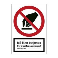 Skilt F120 M&aring; ikke betjenes - der arbejdes p&aring; anl&aelig;gget 148x210 plast m/snor product photo