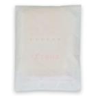 Female hygiene kit in papieren zakje wit Productfoto