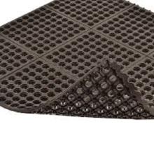 Notrax 550 Cushion Ease modul&aacute;ris &aacute;ll&aacute;sk&ouml;nny&iacute;tő sz., 91x91cm/ db, fekete, gumi term&eacute;kfot&oacute;