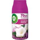 Air Wick 250 ml l&eacute;gfriss&iacute;tő ut&aacute;nt&ouml;ltő B&aacute;rsony szat&eacute;n &eacute;s liliom illat&uacute;&nbsp; term&eacute;kfot&oacute;